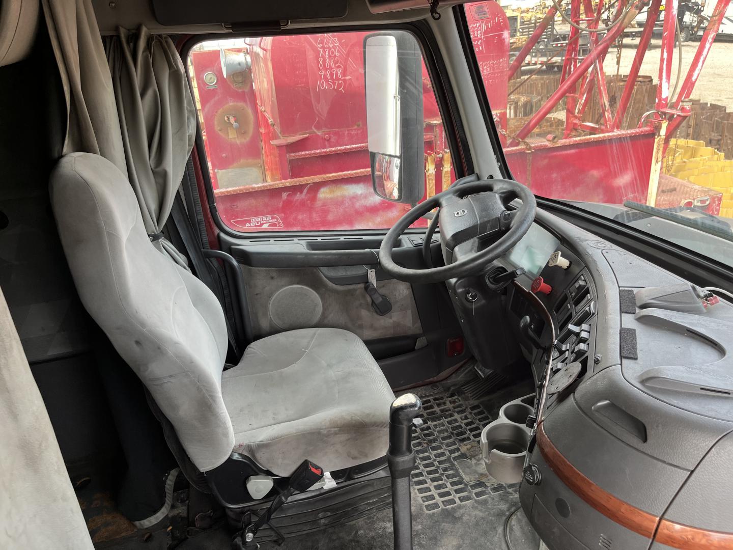 ./imagenes/INVOICE/2019/17172/TRACTOCAMION VOLVO VNL 6X4 (19).JPG